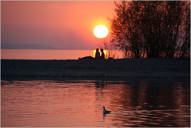 Liebespaar vor Sonnenuntergang