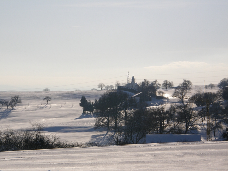 Schneelandschaft, sonniger Tag