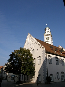 Sparkasse und Blaserturm aus der Marktstrae gesehen