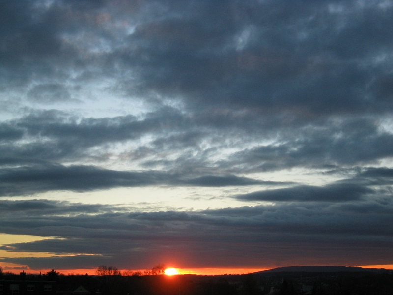 Dunkelblauer Abendhimmel